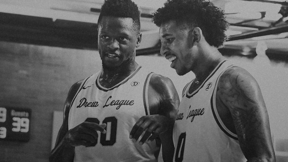 Julius Randle e Nick Young enfrentam Baron Davis pela Drew League 