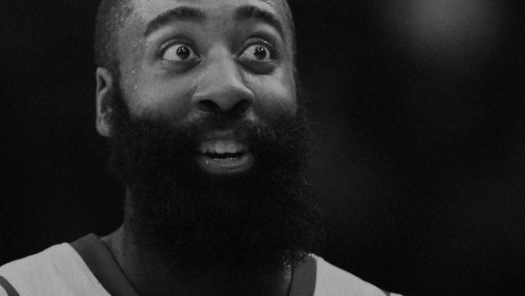 Camisa de James Harden é aposentada em clube de striptease em Houston