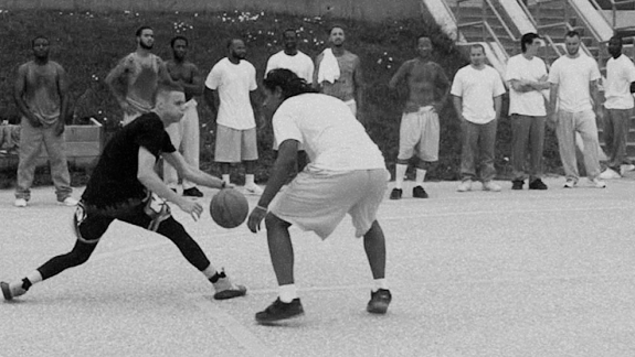 Lenda da AND1 The Professor, visita prisão de segurança máxima e detona seus detentos