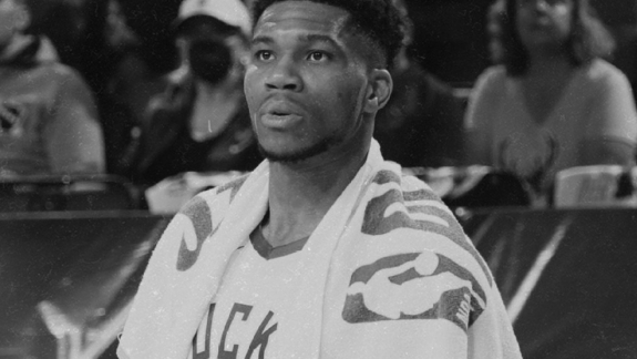 Giannis Antetokounmpo vai jogar as finais da NBA?