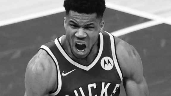 NBA: Estatística insana de Giannis Antetokounmpo mostra como ele dominou o jogo 3 entre Suns e Bucks
