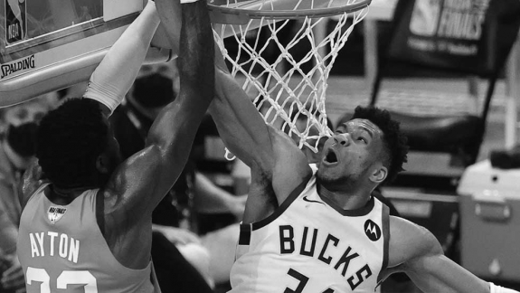 NBA: Giannis Antetokoumpo comenta toco crucial em DeAndre Ayton