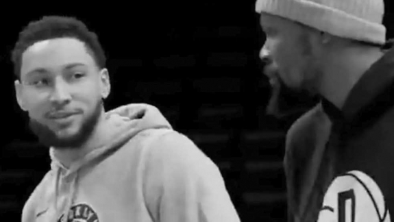 NBA: Ben Simmons aparece pela primeira vez com uniforme do Nets