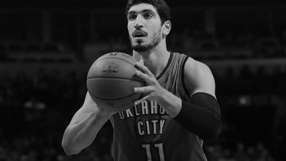 Fãs do Thunder se oferecem para casar com Enes Kanter e driblar seus problemas com passaporte