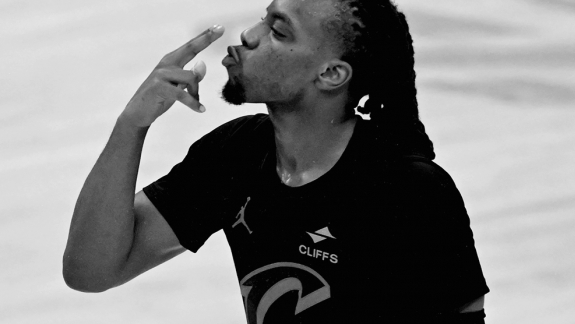 Cavaliers atropelam sem dó os Warriors em Cleveland