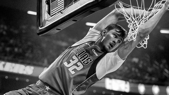 Mavericks x Spurs: onde assistir o duelo entre Cooper Flagg e Victor Wembanyama