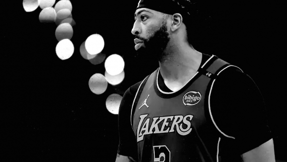 NBA: Anthony Davis interrompe entrevista de LeBron James e fala se vai desfalcar o Lakers