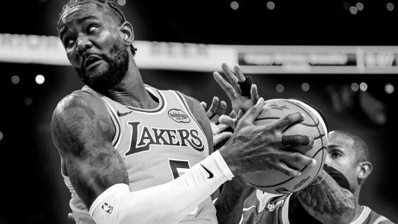 Estreia de Deandre Ayton no Lakers gera críticas de torcedores após derrota para o Warriors