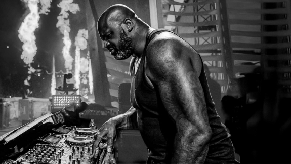 Shaquille O'Neal será atração do Lollapalooza Brasil 2026 como DJ Diesel
