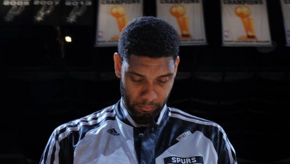 Spurs aposenta camisa de Tim Duncan