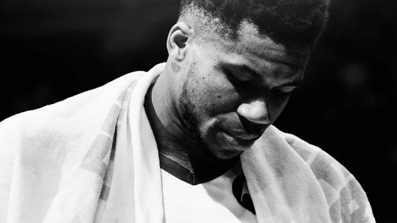 Giannis Antetokounmpo envia recado ao Bucks sobre futuro na NBA