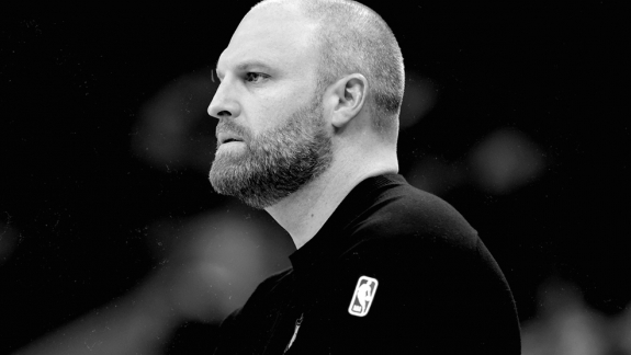 Porque o técnico dos Grizzlies não vai comandar o time contra os Lakers?