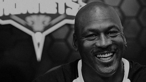 Vaza foto da nova camisa do Charlotte Hornets