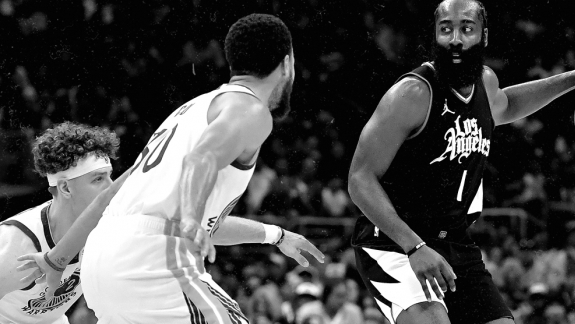 Warriors x Clippers: Stephen Curry é ovacionado por James Harden antes do duelo da pré-temporada