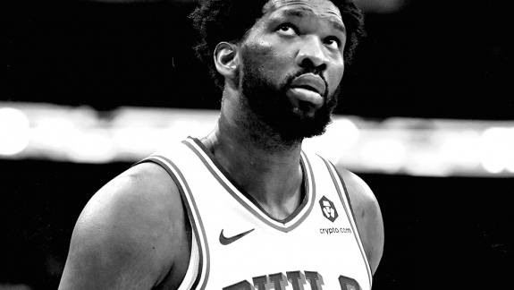 NBA: O polêmico caso envolvendo Joel Embiid e o caos que vive o Philadelphia 76ers