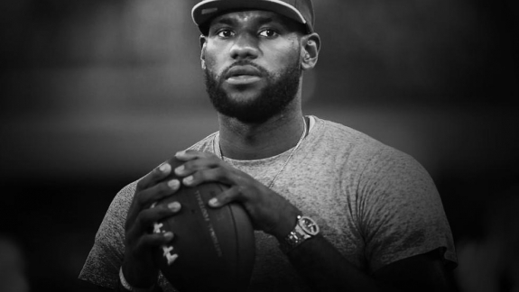 E se LeBron James tivesse escolhido a NFL ao invés da NBA?