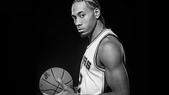 Kawhi Leonard ainda dirige o mesmo carro de quando era adolescente