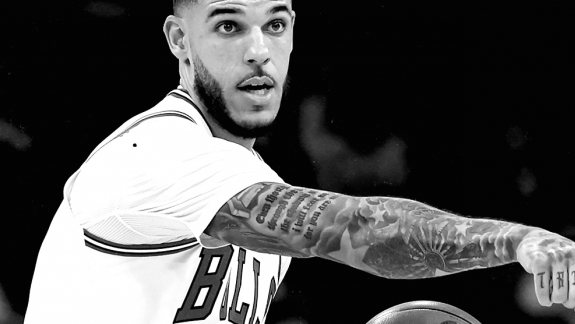 NBA: Lonzo Ball não tem um dia de paz e sofre nova contusão