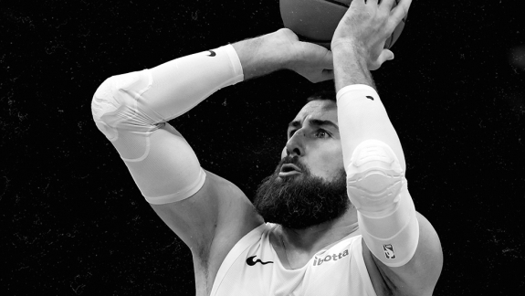 A troca que levaria Jonas Valanciunas e Malcolm Brogdon para os Lakers