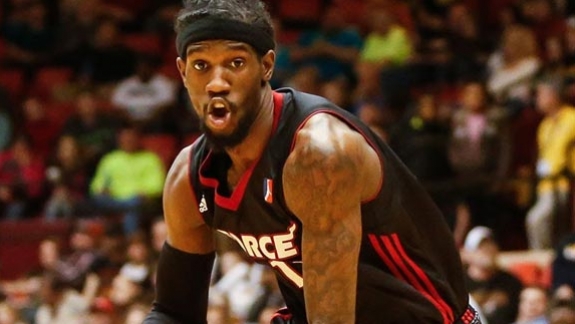 Warriors contrata destaque da D-League